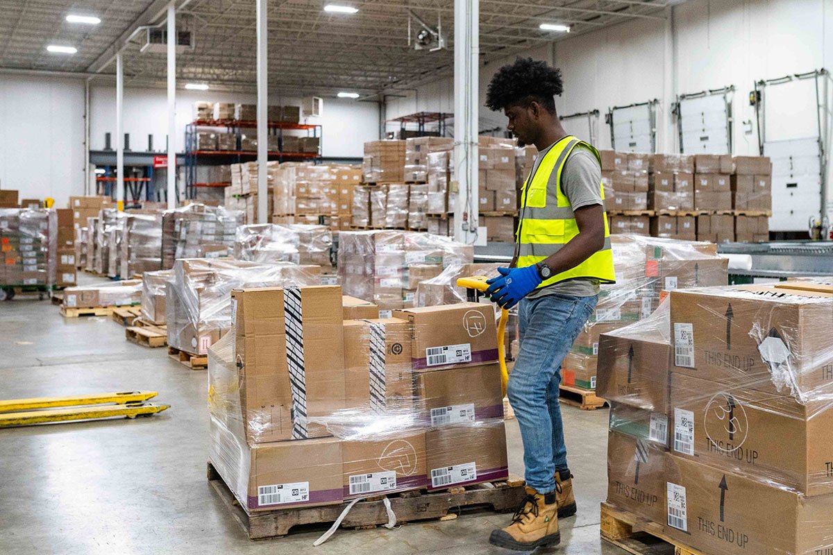 Expert Pick & Pack with Optimized LTL Ontario Distribution Expert Pick & Pack with Optimized LTL Ontario Distribution